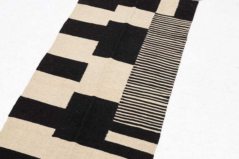 A Kelim runner carpet, 300 x 93 cm.