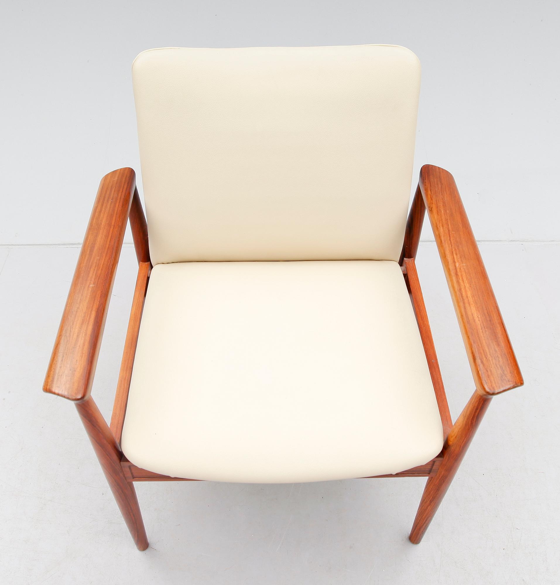 KARMSTOL, "Diplomat", Finn Juhl, France & Søn, 1900-talets andra hälft.