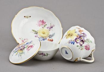 CREMEKOPPAR, 3 st samt LOCKASK, porslin, Meissen.