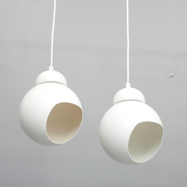 KATTOVALAISINPARI, valkoiseksi maalattua peltiä, Billberry A338, Alvar Aalto Artek. 2000-luku.