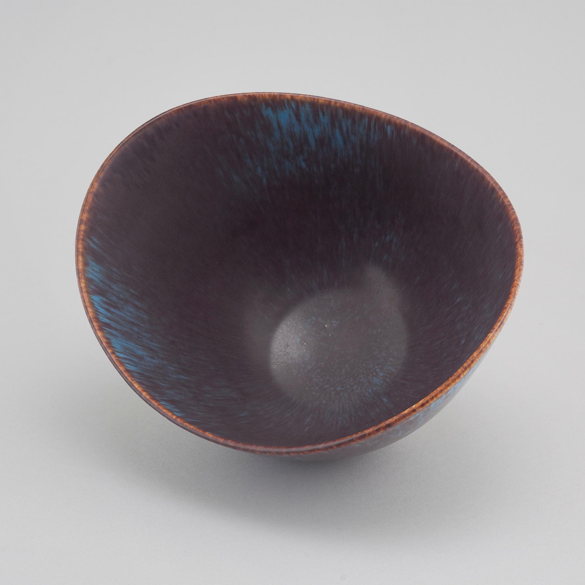 A stoneware bowl by GUNNAR NYLUND for Rörstrand, third quarter of the 20t century.