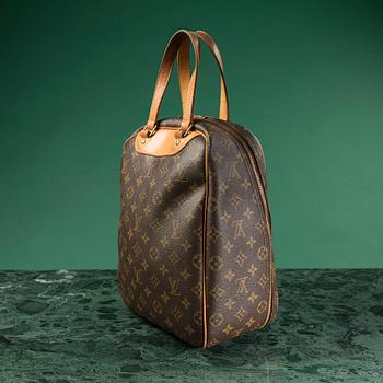 A bag "Excursion" by Louis Vuitton.