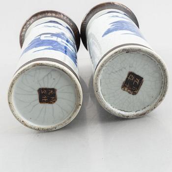 A pair of blue and white porcelain vases, China, Qingdynasty, 19th century.