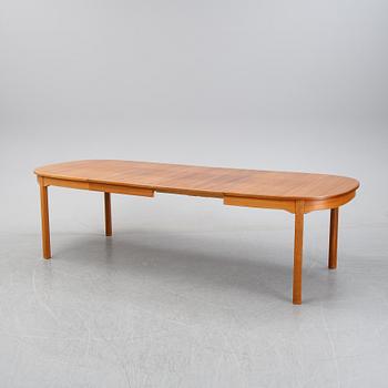Carl Malmsten, a 'Ambassdör' walnut dining suite, Åfors Möbelfabrik.