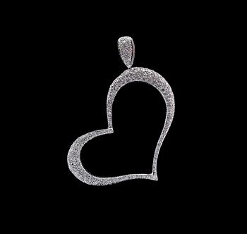 A PENDANT, brilliant cut diamnods c. 1.50 ct. 18K white gold. Weight 8,9 g.