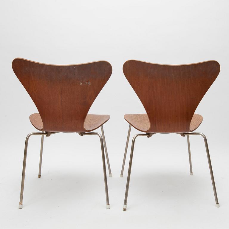 STOLAR, 2 st, "Sjuan", Arne Jacobsen, Fritz Hansen, Danmark.