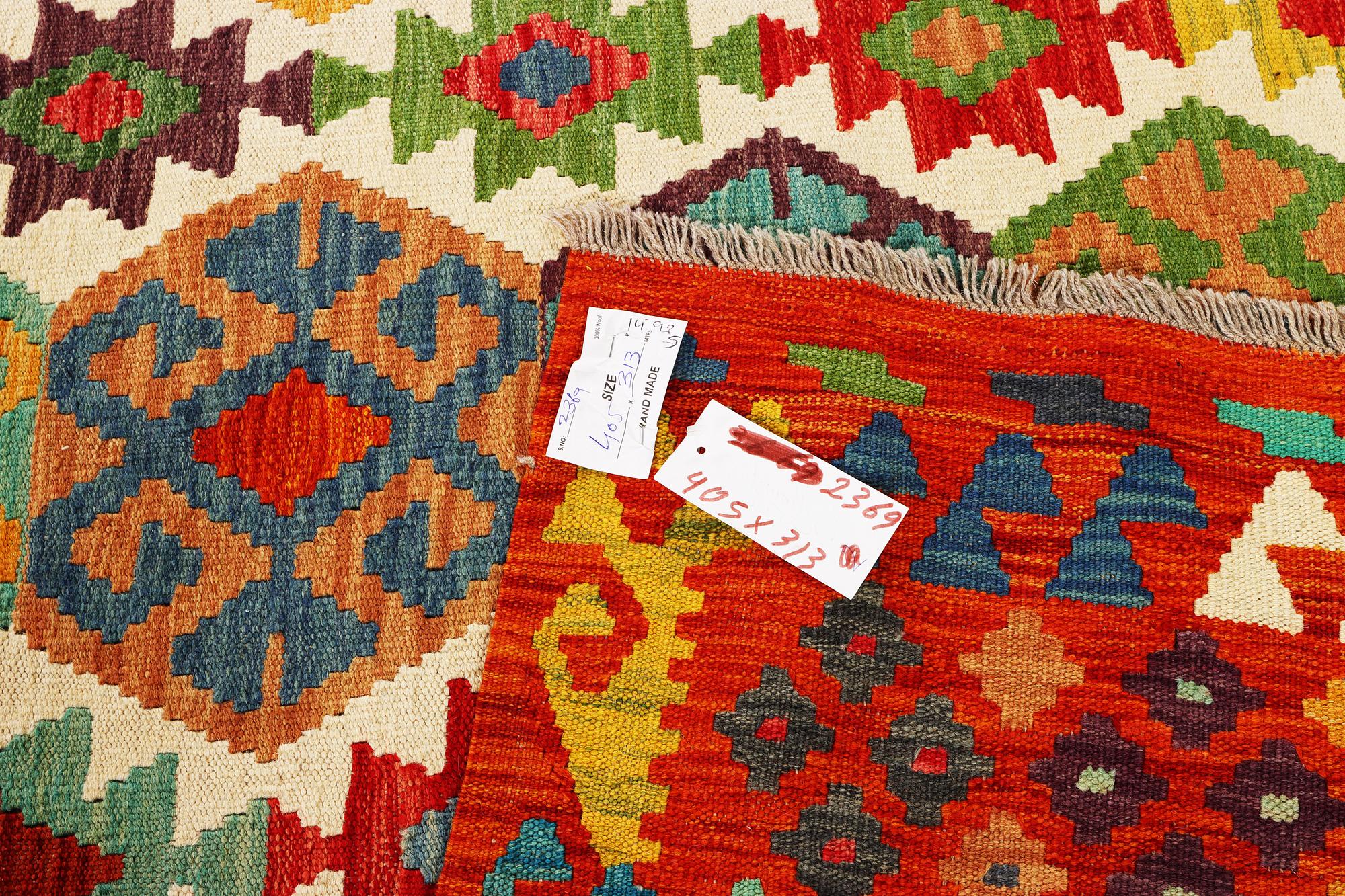 A Kilim carpet, . 405 x 313 cm.