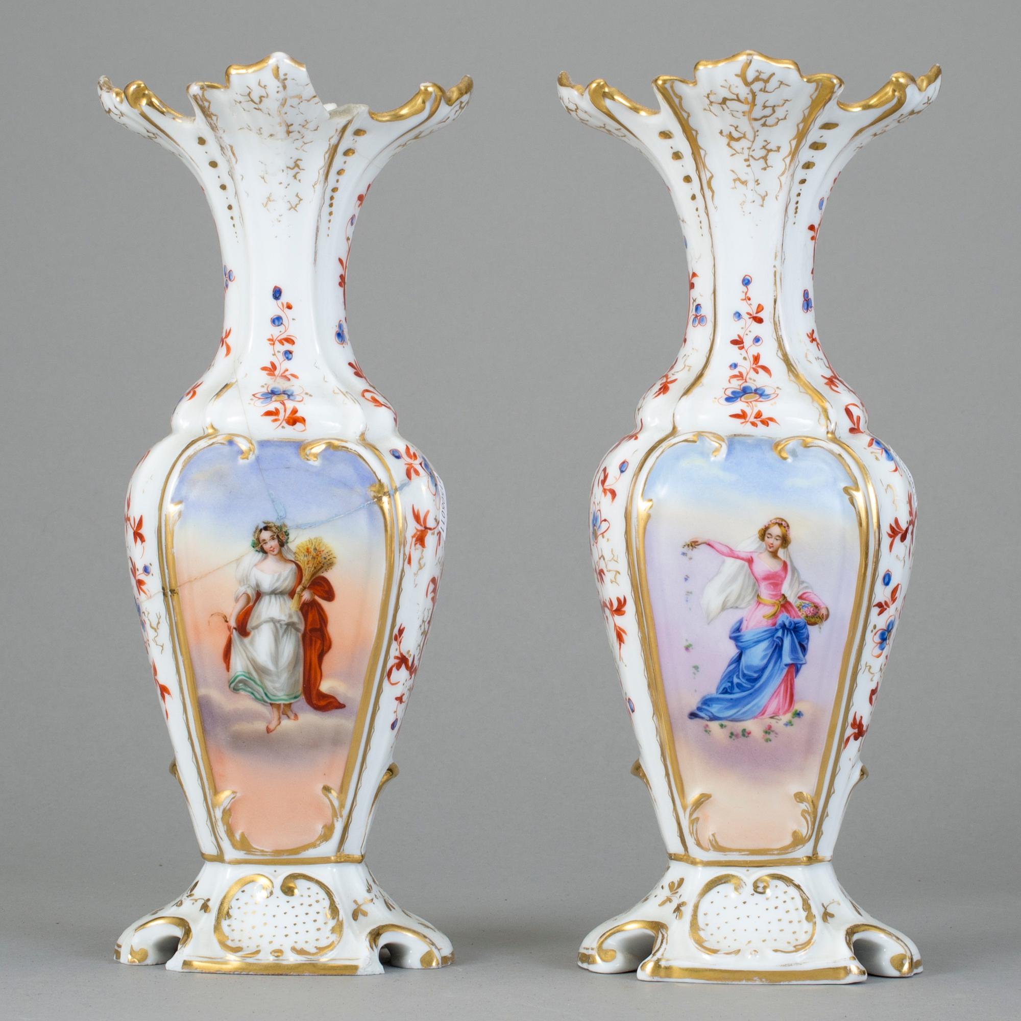 VASER, ett par, porslin, sent 1800-tal.