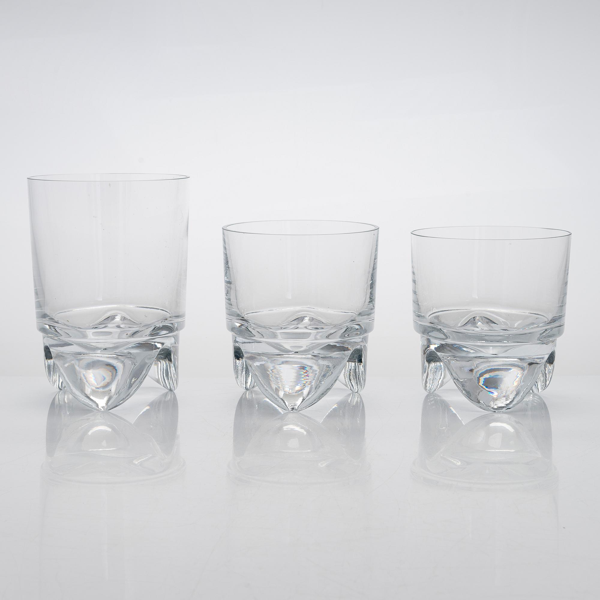 Timo Sarpaneva, juomalaseja, 33 kpl, "Viinahammas" (Kippis) 2399 Iittala. Tuotannossa 1975-1978.
