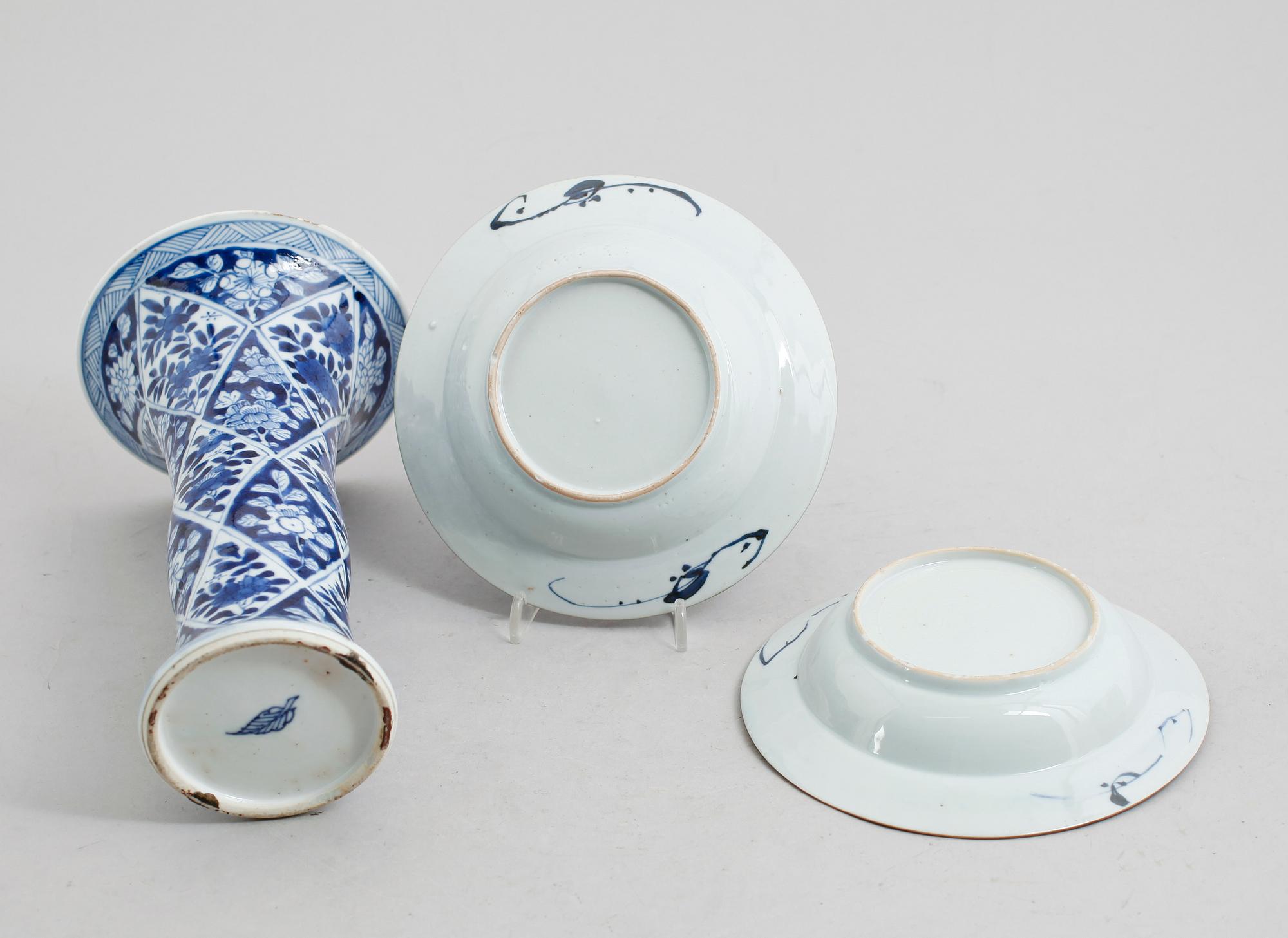 TALLRIKAR OCH VAS, 3 delar, porslin, Kina, 1700-/1800-tal.