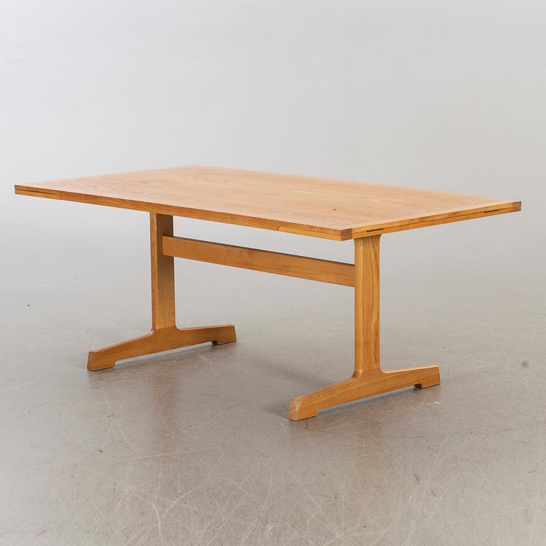 A late 20th century “Spisestue 594”, Ditte & Adrian Heath, France & Son dining table with 6 chairs.