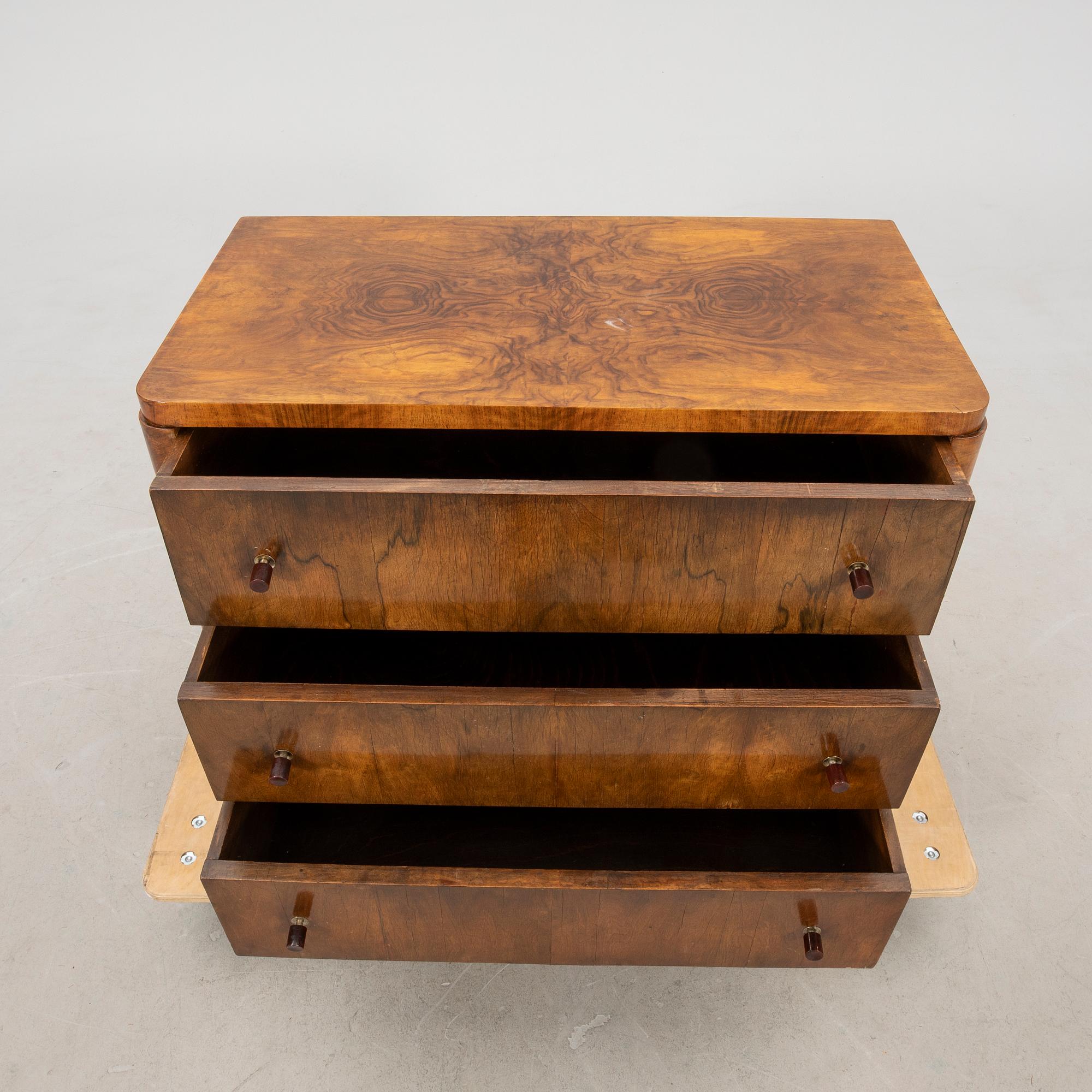 Chest of drawers from the first half of the 20th century.