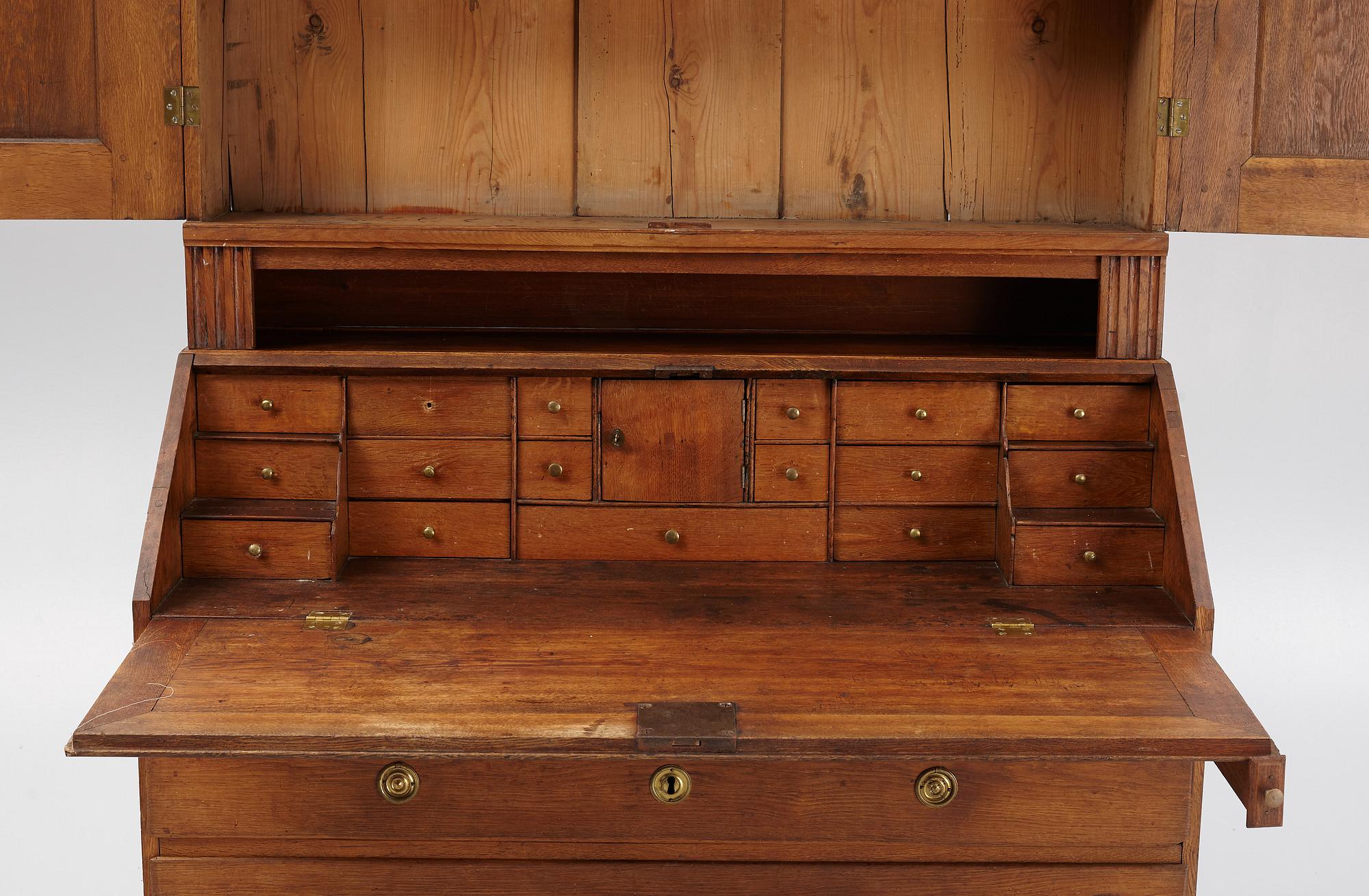 Skrivskåp, omkring år 1800.