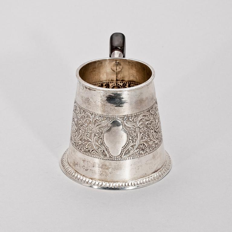 MUGG, silver, 1900-tal. Tot vikt ca 195 gram.