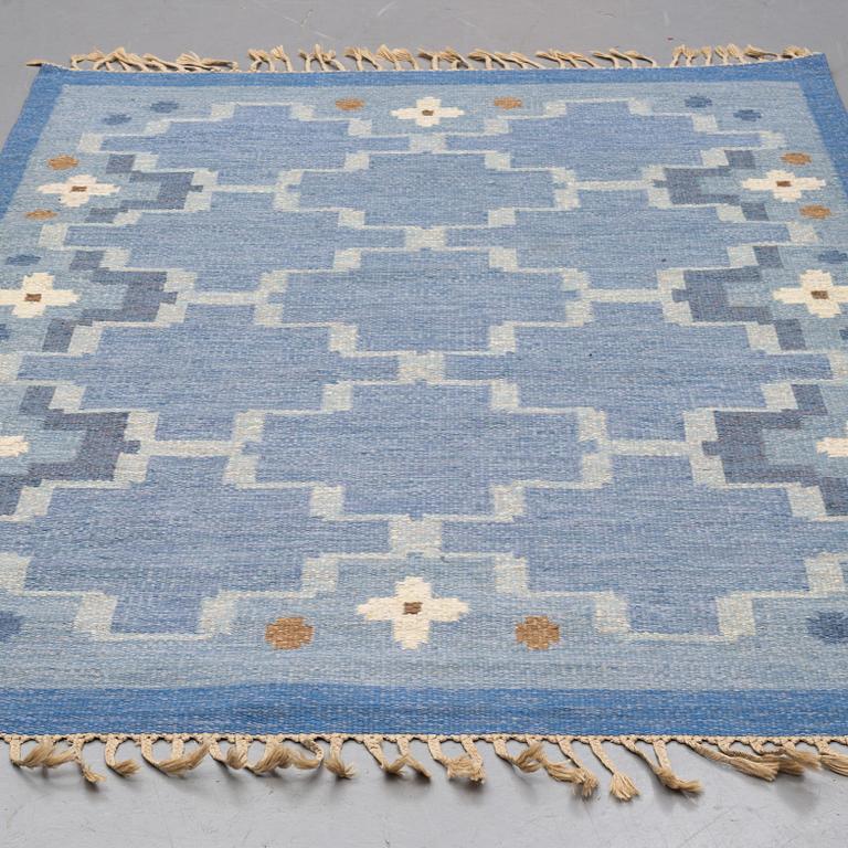 A CARPET, flat weave, ca 235,5 x 165 cm, signerad Å.