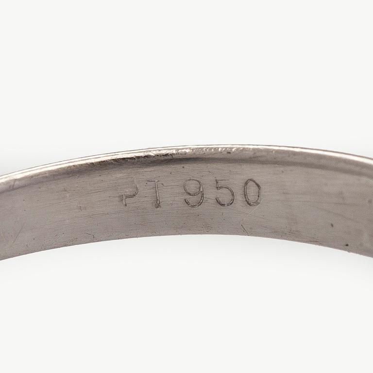 Ring, solitär, platina med briljantslipad diamant.