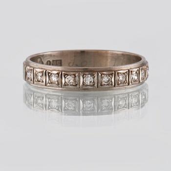 RING, 18K vitguld med 10 åttkantslipade diamanter, John Pettersson, Stockholm. Vikt 4,4 gram.