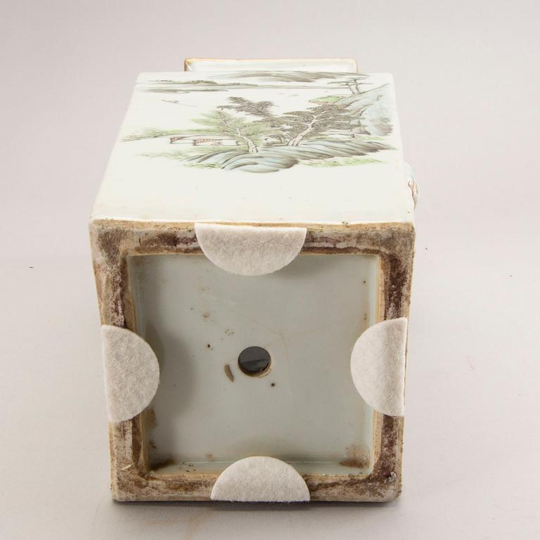 A Chinese porcelain vase, Qing dynasty, Guangxu (1875-1908.