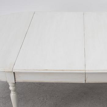 A late 19th century dining table.