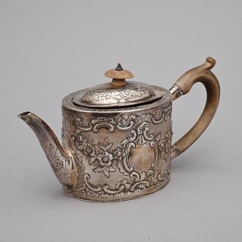 TEKANNA, silver, John Hampston & John Prince, York 1782. Vikt ca 374 gram.