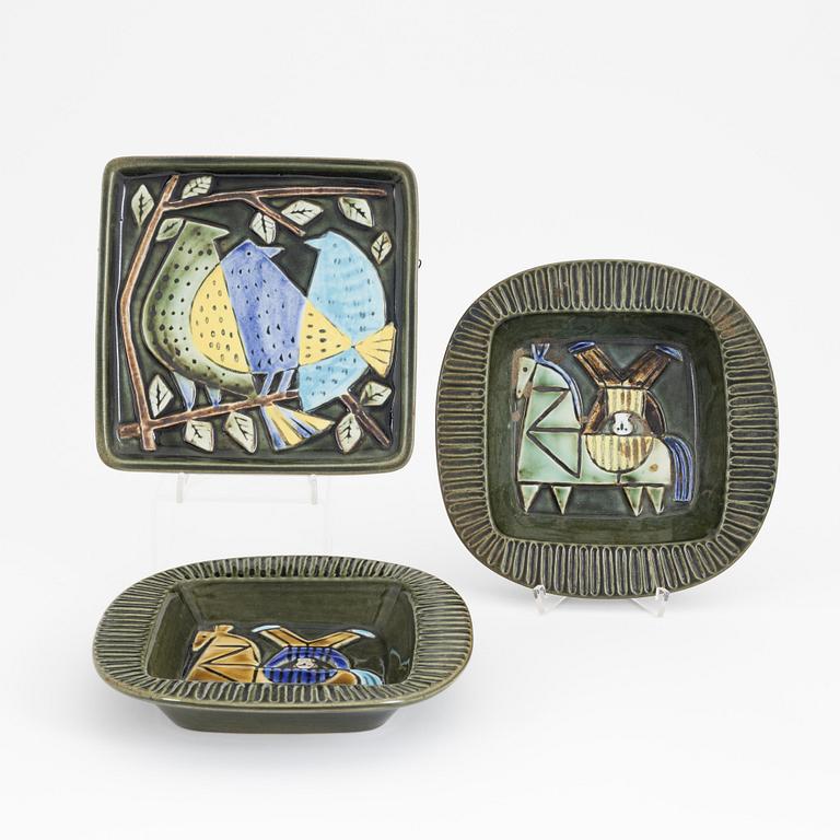 Lisa Larson, a group of three stoneware wall reliefs and two ashtrays, Gustavsberg.