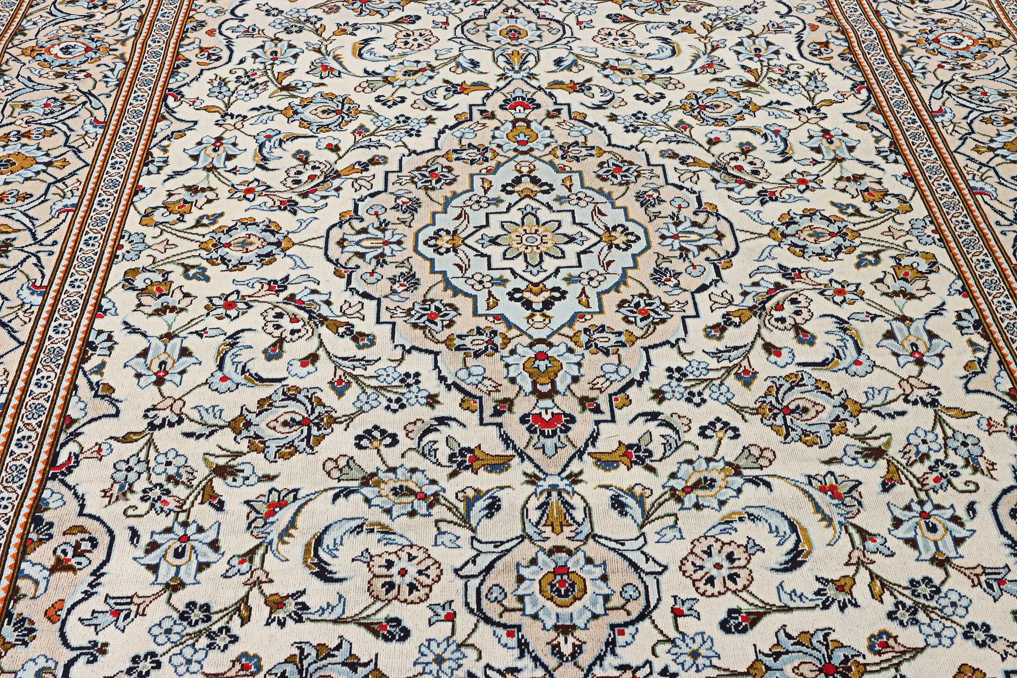 A Kashan carpet, c. 355 x 238 cm.