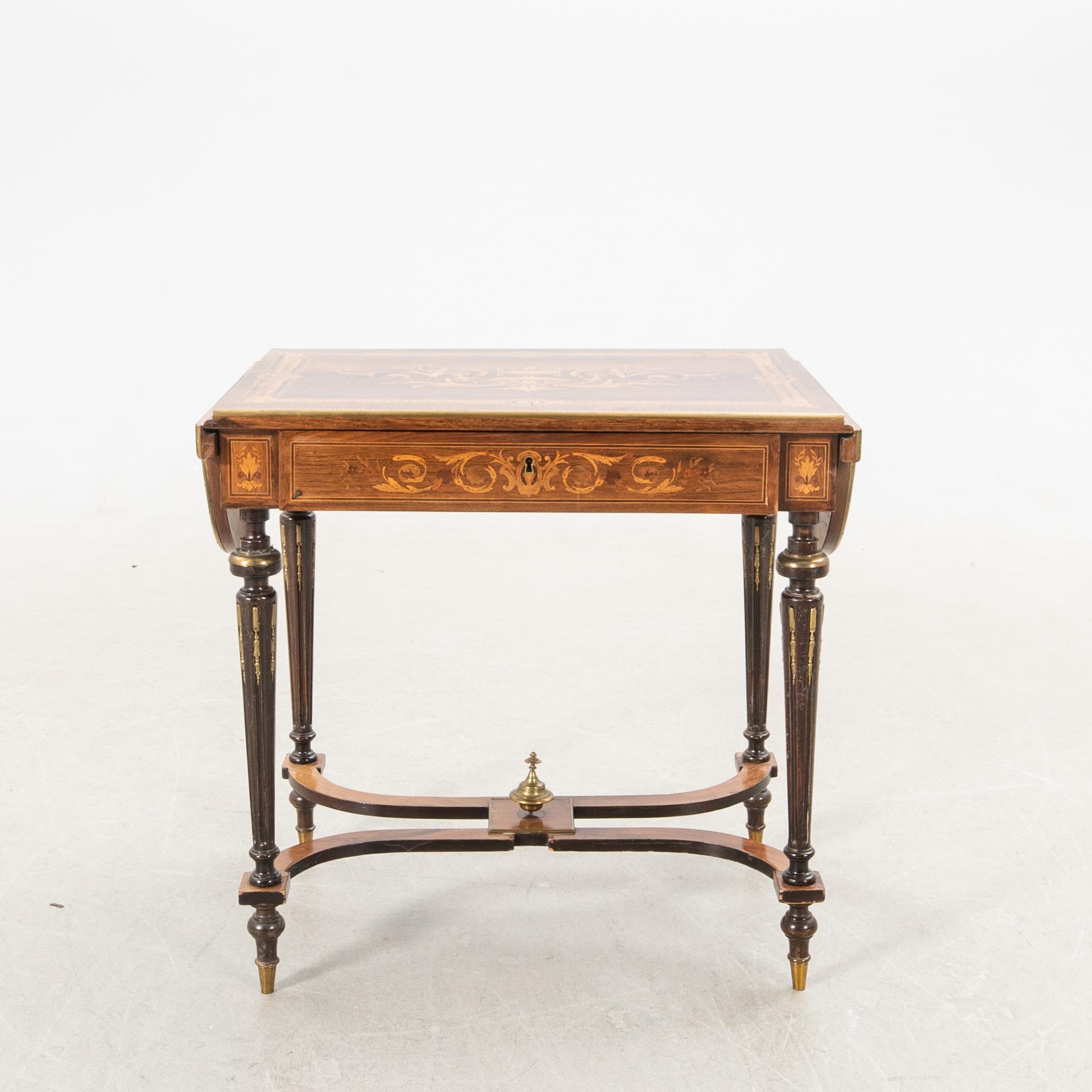 Table, Louis XVI style, 20th century.