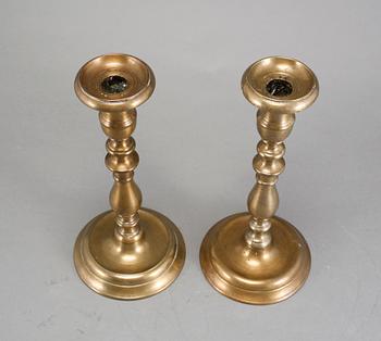 LJUSSTAKAR, ett par, malm, 1800-tal.