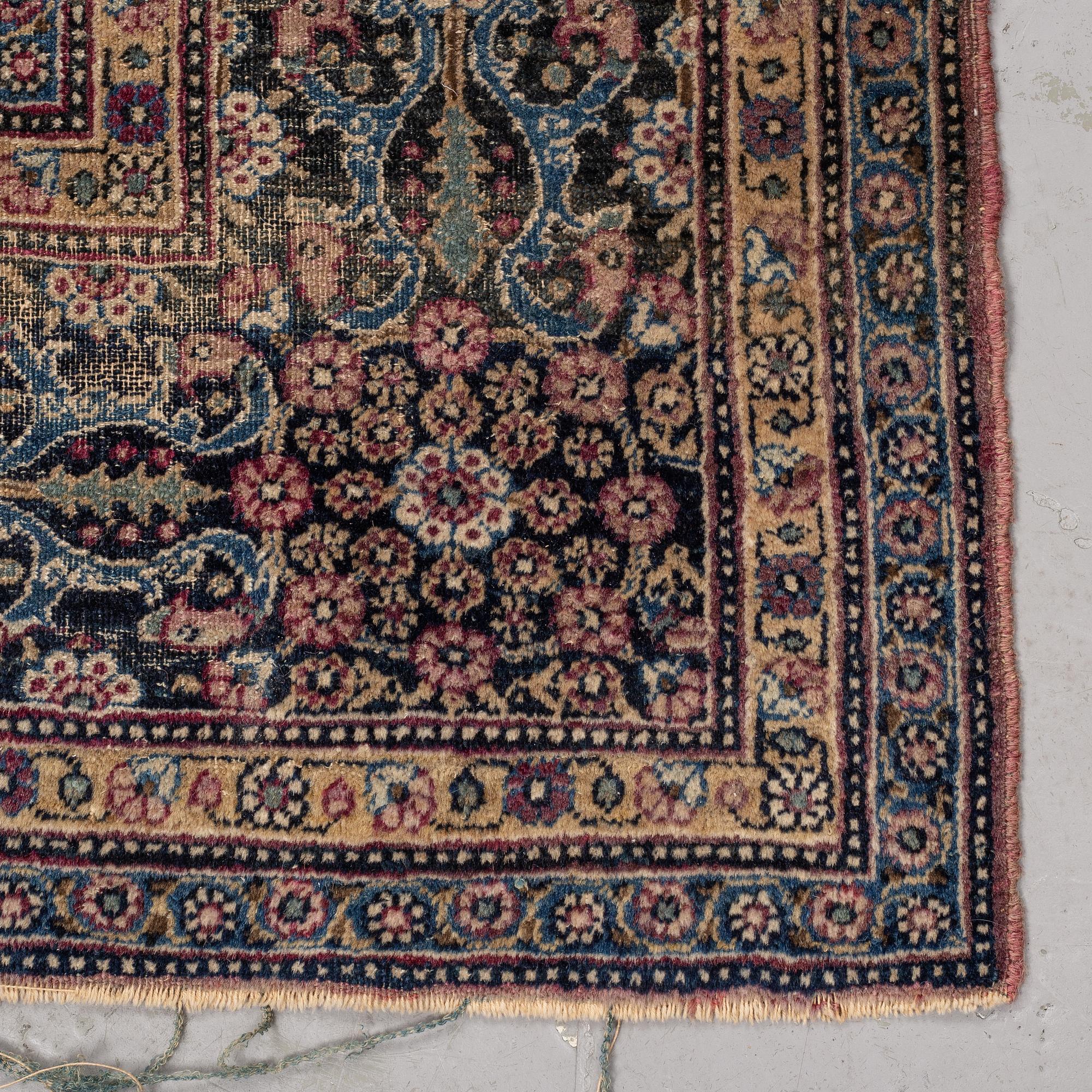 A carpet, a semi-antique Tehran, possibly, ca 220 x 142 cm.
