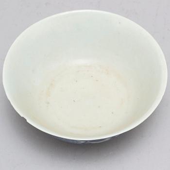 A blue and white export bowl and three cups, Qing dynasty, Qianlong (1736-95).