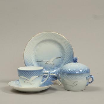 KAFFESERVISDELAR, 38 st. Porslin. "Måsen", Bing & Gröndahl.