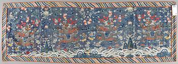 TEXTILIER, 3 st, siden, Kina, 1900-tal.