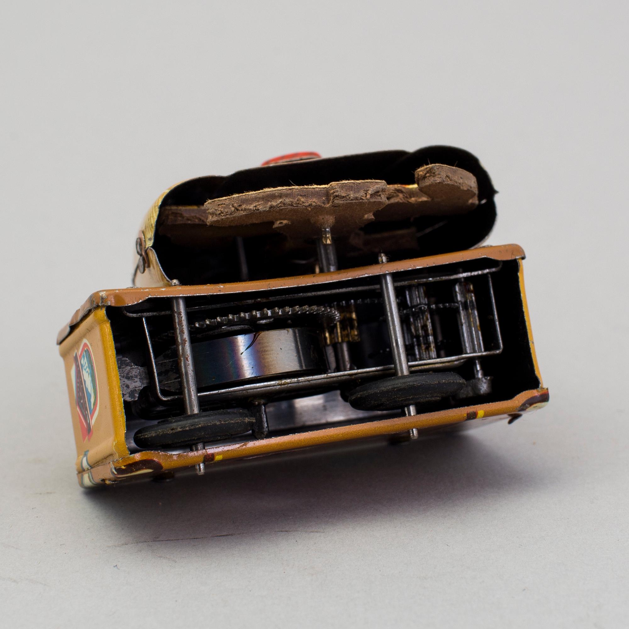 A tinplate Fritz Voith man with suitcase, Germany, 1950s.