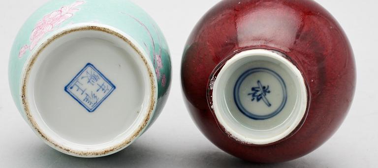 VASER, 2 st, porslin, Kina. Sen Qing. 1800/1900-tal.