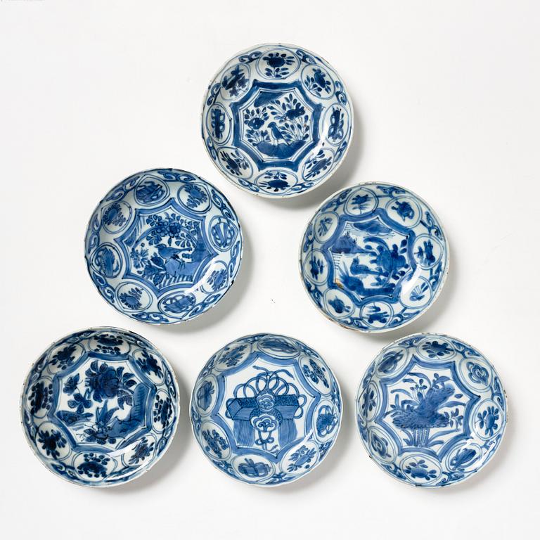 A matched set of six blue and white kraak dishes, Ming dynasty, Wanli (1572-1620).