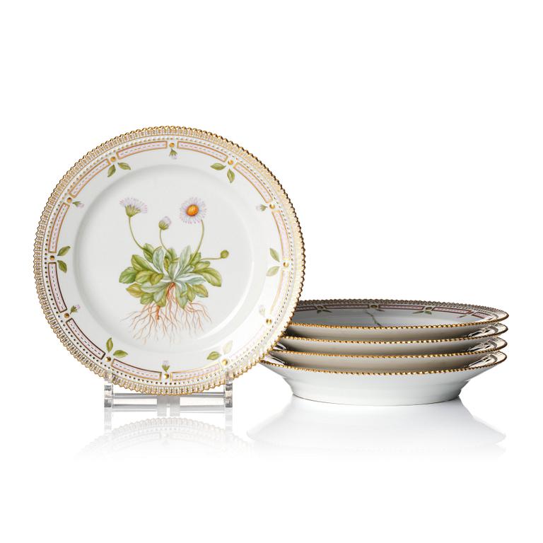 A set of five Royal Copenhagen 'Flora Danica' dinner plates, Denmark, 20th century.