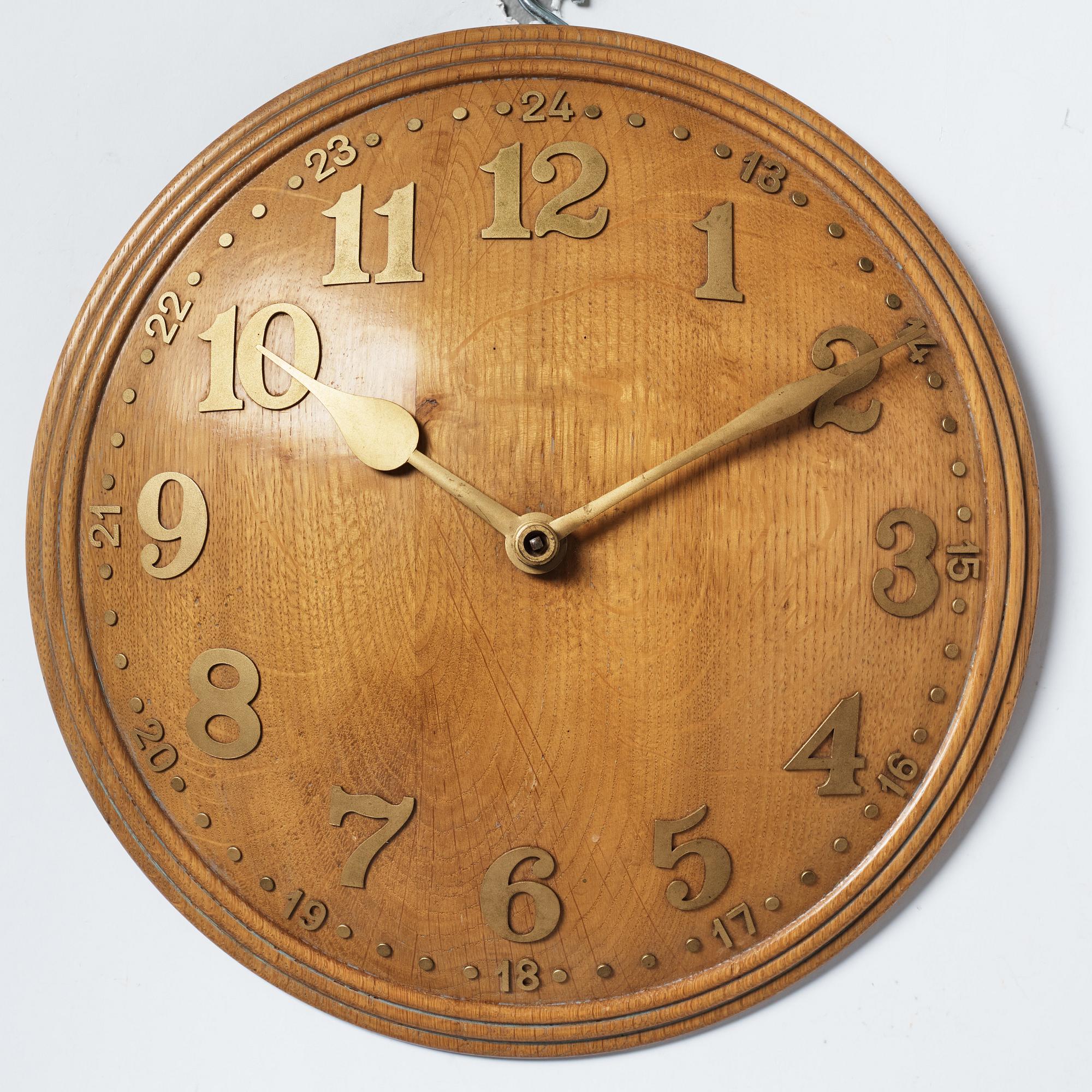 A wall clock, marked Zenith, Swiss made, 18 jours. 18771.