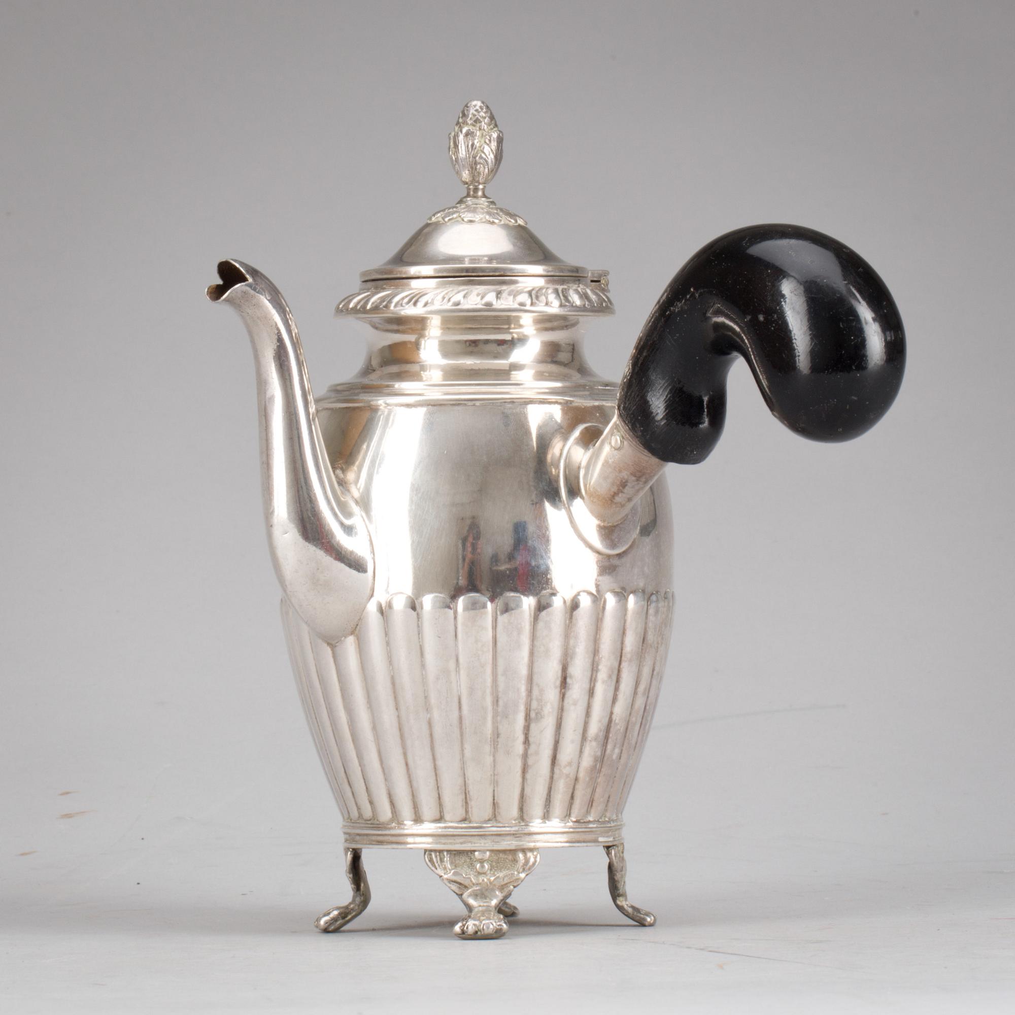 CHOKLADKANNA, silver, empirestil, David Andersen & Comp AB, Stockholm, 1915. Vikt tot 380g.