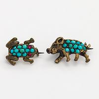 Brooches, 2 pcs, frog and pig, silver, cabochon cut turquoise.