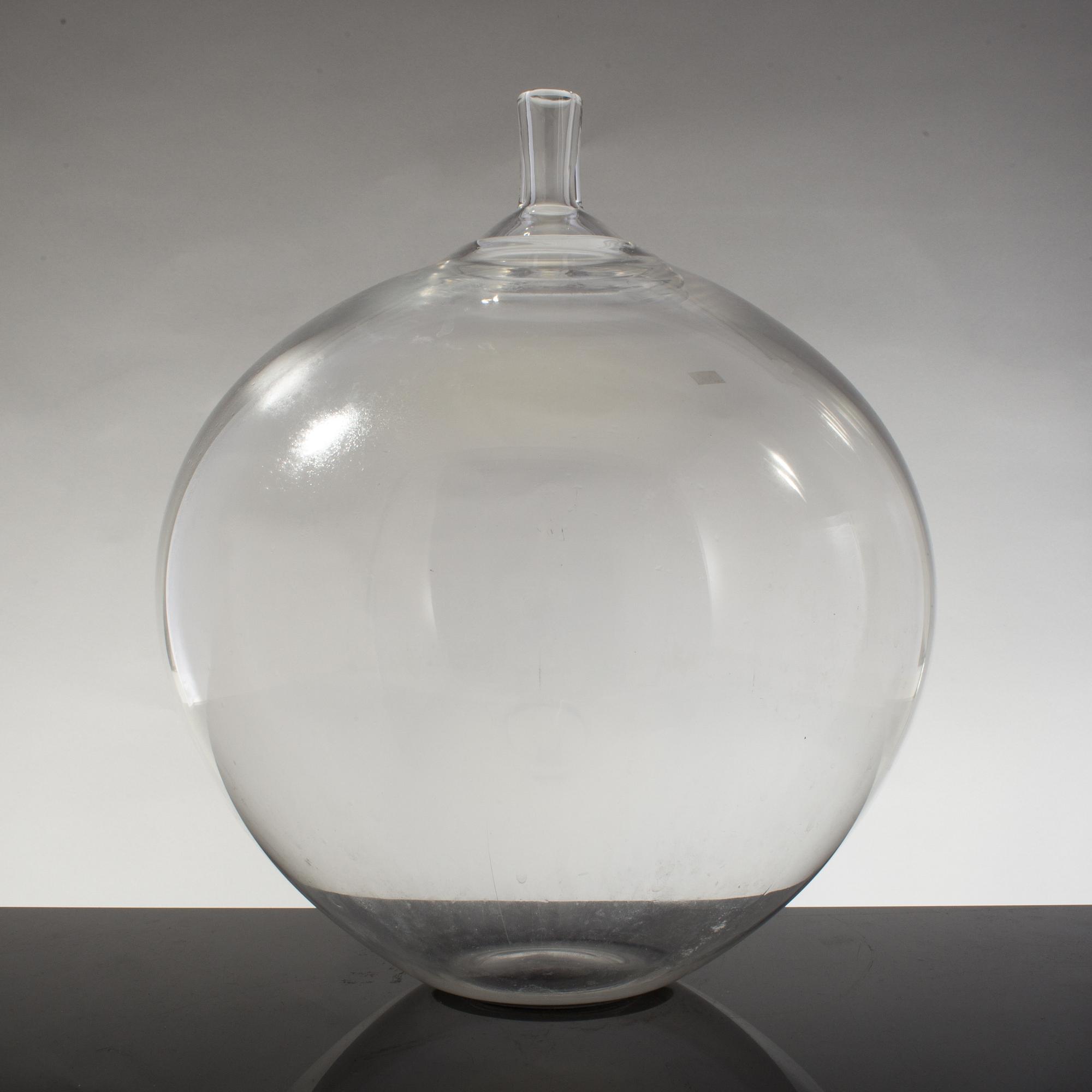 INGEBORG LUNDIN, vas, glas, "Äpplet", Orrefors, signerad, numrerad.