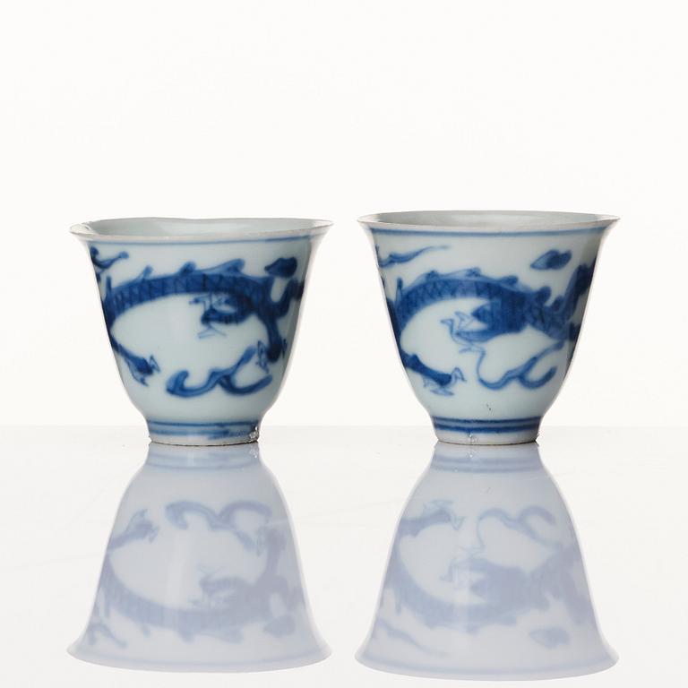 A set of two blue and white wine cups, Ming dynasty, Transition/Chongzhen (1628-44).