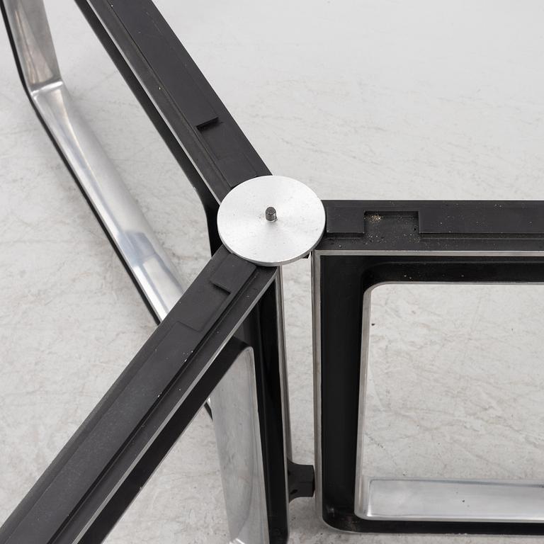 Osvaldo Borsani, a model T334A table, Centro Progetti Tecno, Italy, late 20th century/early 21st century.