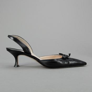 SKOR, tre par, DKNY, Ralph Lauren, Manolo Blahnik.