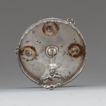 ÄGGKOPPSTÄLL med SKEDAR, vitmetall, Ryssland, omkring 1900.