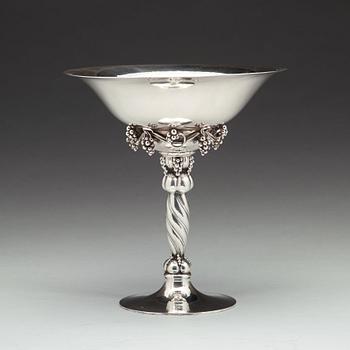 Georg Jensen, praktskål på fot, Köpenhamn 1925-32, sterling. Design nr 264 A,