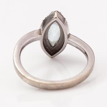 A 14K white gold ring with a topaz and diamonds ca. 0.12 ct in total. Faber art, Helsinki.