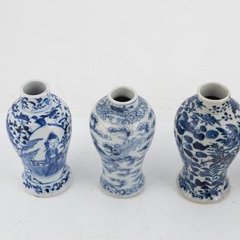 Five blue and white porcelain vases, China, Qing dynasty, 19th century.