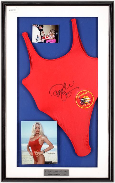 PAMELA ANDERSON f. 1967, signerad baddräkt från Baywatch. Starartifacts 1998, numrerad 14/100.