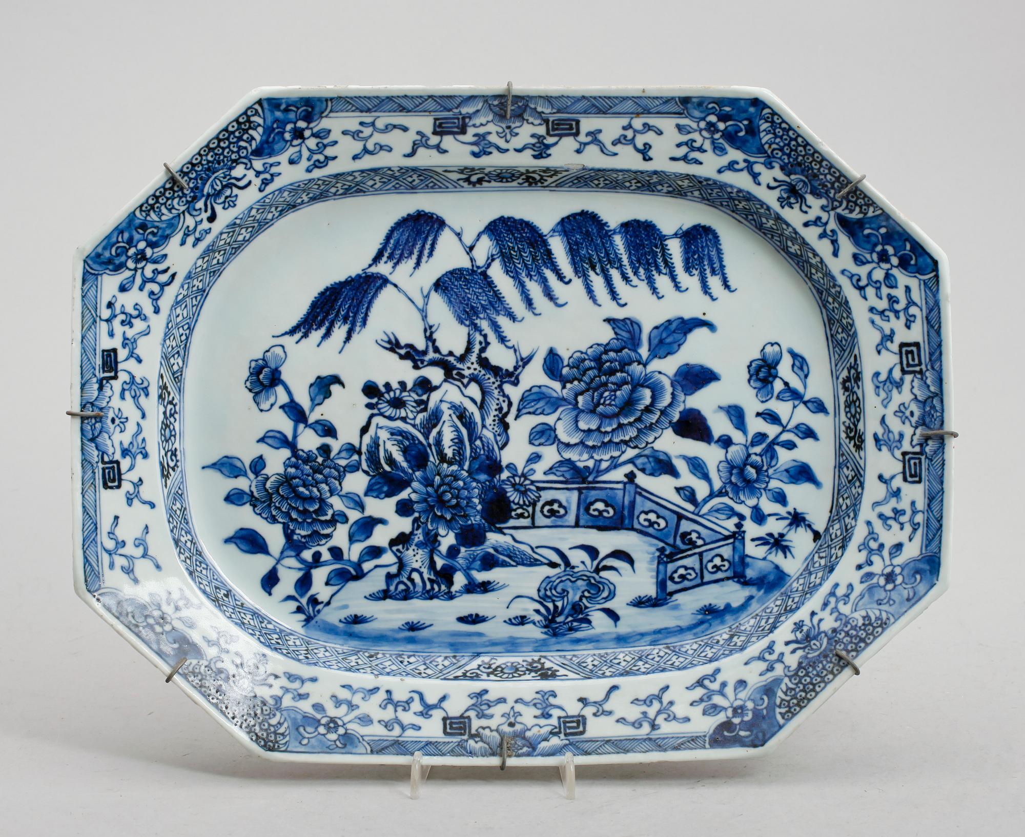 STEKFAT, porslin, Kina, Qianlong 1736-1795.