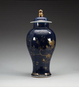 URNA med LOCK, porslin. Qing dynasty, Qianlong (1736-95).